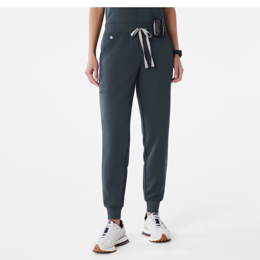 Figs Zamora jogger scrub pant. Size small. Color dark harbor.